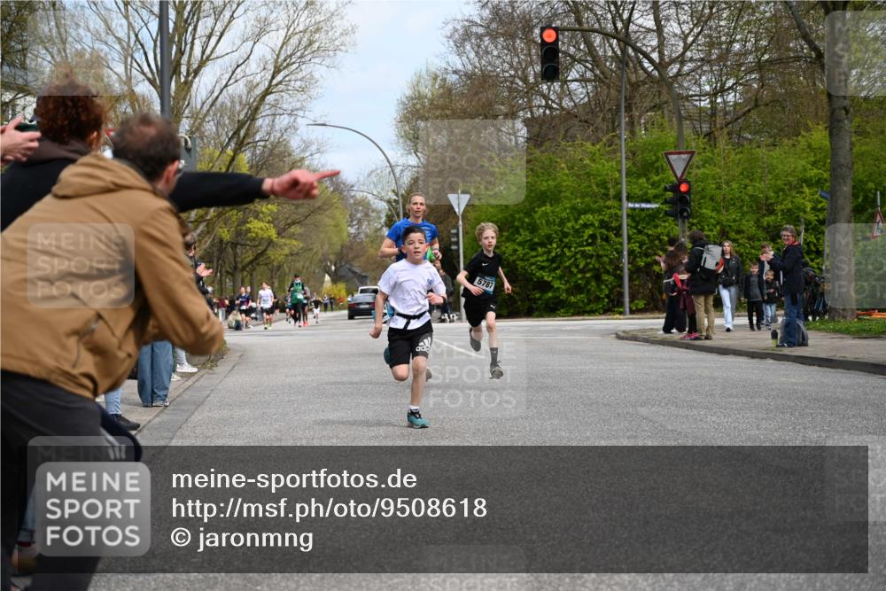 12.04.2026 - 45. Internationalen Wilhelmsburger Insellauf J. Mangold http://msf.ph/oto/9508618 12.04.2026 12:53:56 Ziel 5143, 5754, 4592, 4455, 4037, 5784, 5785, 4658, 5787, 3254, 5788, 3000, 4823, 5743, 4924, 5630, 5858, 3661, 2852, 2085, 5016 meine-sportfotos.de