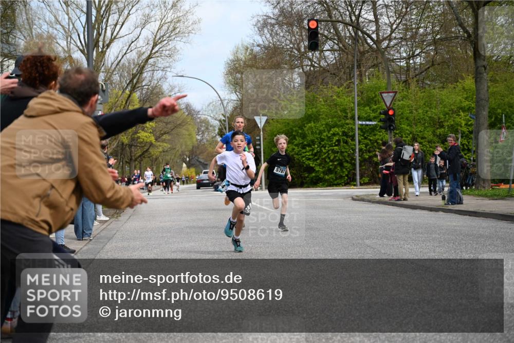 12.04.2026 - 45. Internationalen Wilhelmsburger Insellauf J. Mangold http://msf.ph/oto/9508619 12.04.2026 12:53:57 Ziel 5143, 5754, 4592, 4455, 4037, 5784, 5785, 4658, 5787, 3254, 5788, 3000, 4823, 3000, 4823, 5743, 4924, 5630, 5858, 5630, 5858, 3661, 2852, 2085, 5016 meine-sportfotos.de