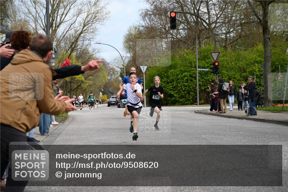 12.04.2026 - 45. Internationalen Wilhelmsburger Insellauf J. Mangold http://msf.ph/oto/9508620 12.04.2026 12:53:57 Ziel 5143, 5754, 4592, 4455, 4037, 5784, 5785, 4658, 5787, 3254, 5788, 3000, 4823, 3000, 4823, 5743, 4924, 5630, 5858, 5630, 5858, 3661, 2852, 2085, 5016 meine-sportfotos.de