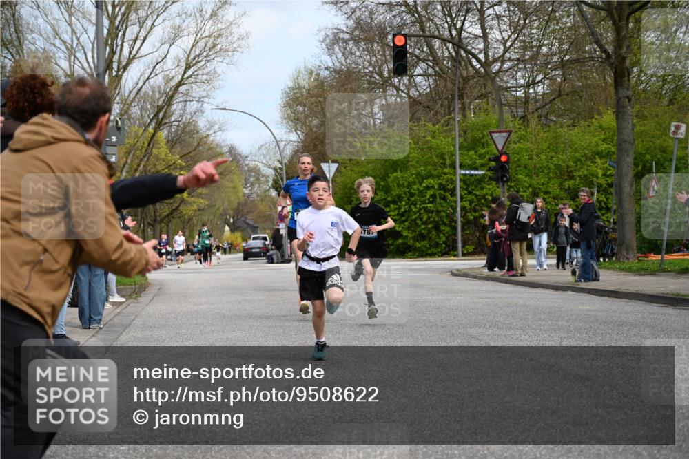 12.04.2026 - 45. Internationalen Wilhelmsburger Insellauf J. Mangold http://msf.ph/oto/9508622 12.04.2026 12:53:57 Ziel 5143, 5754, 4592, 4455, 4037, 5784, 5785, 4658, 5787, 3254, 5788, 3000, 4823, 3000, 4823, 5743, 4924, 5630, 5858, 5630, 5858, 3661, 2852, 2085, 5016 meine-sportfotos.de