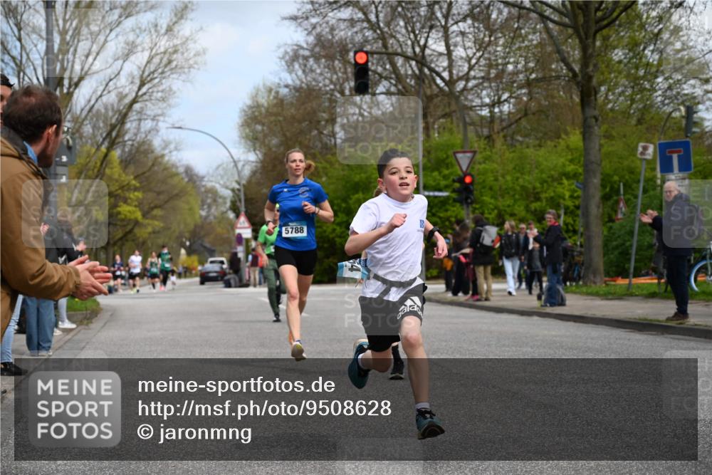 12.04.2026 - 45. Internationalen Wilhelmsburger Insellauf J. Mangold http://msf.ph/oto/9508628 12.04.2026 12:53:57 Ziel 5143, 5754, 4592, 4455, 4037, 5784, 5785, 4658, 5787, 3254, 5788, 3000, 4823, 3000, 4823, 5743, 4924, 5630, 5858, 5630, 5858, 3661, 2852, 2085, 5016 meine-sportfotos.de