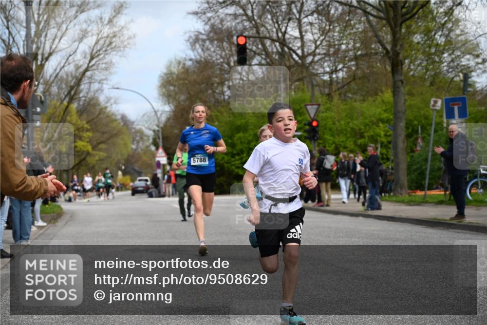 12.04.2026 - 45. Internationalen Wilhelmsburger Insellauf J. Mangold http://msf.ph/oto/9508629 12.04.2026 12:53:58 Ziel 5754, 4592, 4455, 4037, 5784, 5785, 4658, 5787, 3254, 5788, 3000, 4823, 5743, 4924, 5630, 5858, 3661, 2852, 3661, 2852, 2085, 5016 meine-sportfotos.de