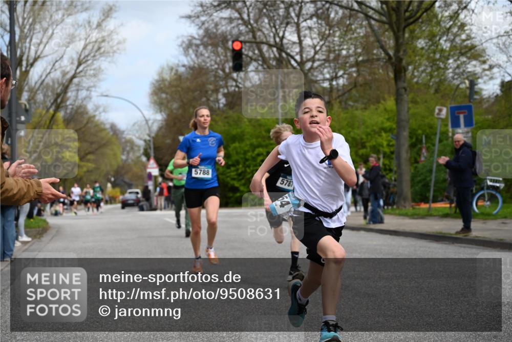 12.04.2026 - 45. Internationalen Wilhelmsburger Insellauf J. Mangold http://msf.ph/oto/9508631 12.04.2026 12:53:58 Ziel 5754, 4592, 4455, 4037, 5784, 5785, 4658, 5787, 3254, 5788, 3000, 4823, 5743, 4924, 5630, 5858, 3661, 2852, 3661, 2852, 2085, 5016 meine-sportfotos.de