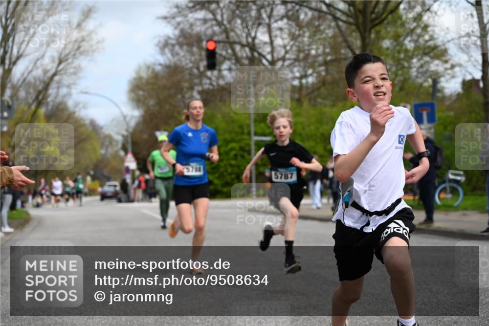 12.04.2026 - 45. Internationalen Wilhelmsburger Insellauf J. Mangold http://msf.ph/oto/9508634 12.04.2026 12:53:58 Ziel 5754, 4592, 4455, 4037, 5784, 5785, 4658, 5787, 3254, 5788, 3000, 4823, 5743, 4924, 5630, 5858, 3661, 2852, 3661, 2852, 2085, 5016 meine-sportfotos.de