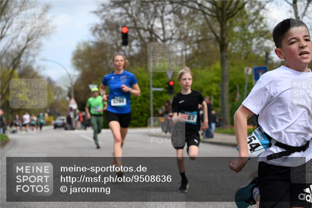 12.04.2026 - 45. Internationalen Wilhelmsburger Insellauf J. Mangold http://msf.ph/oto/9508636 12.04.2026 12:53:58 Ziel 5754, 4592, 4455, 4037, 5784, 5785, 4658, 5787, 3254, 5788, 3000, 4823, 5743, 4924, 5630, 5858, 3661, 2852, 3661, 2852, 2085, 5016 meine-sportfotos.de