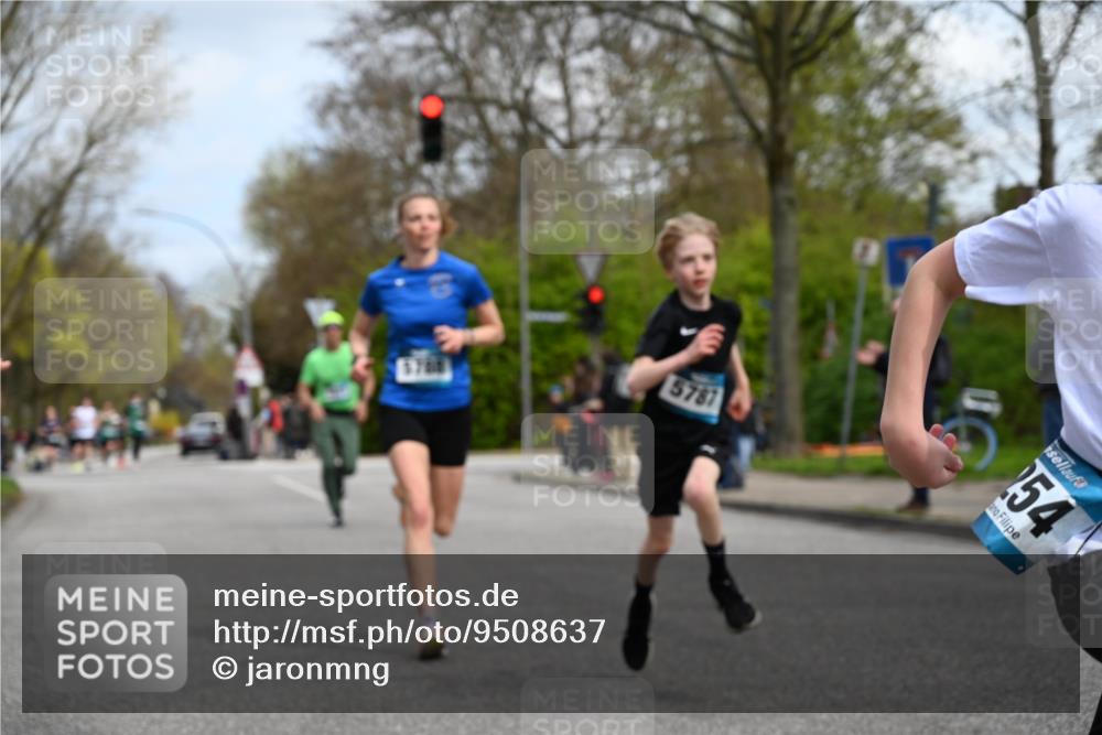 12.04.2026 - 45. Internationalen Wilhelmsburger Insellauf J. Mangold http://msf.ph/oto/9508637 12.04.2026 12:53:58 Ziel 5754, 4592, 4455, 4037, 5784, 5785, 4658, 5787, 3254, 5788, 3000, 4823, 5743, 4924, 5630, 5858, 3661, 2852, 3661, 2852, 2085, 5016 meine-sportfotos.de
