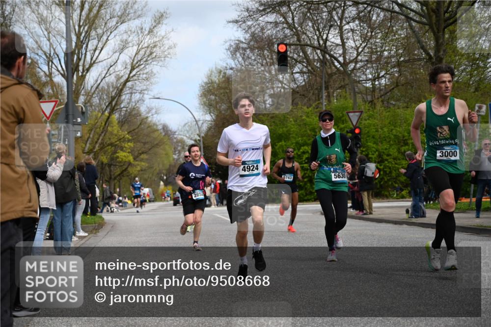 12.04.2026 - 45. Internationalen Wilhelmsburger Insellauf J. Mangold http://msf.ph/oto/9508668 12.04.2026 12:54:10 Ziel 5787, 3254, 5788, 3000, 4823, 5743, 4924, 5630, 5858, 3661, 2852, 3661, 2852, 2085, 5016, 3157, 5283, 3163, 4472 meine-sportfotos.de