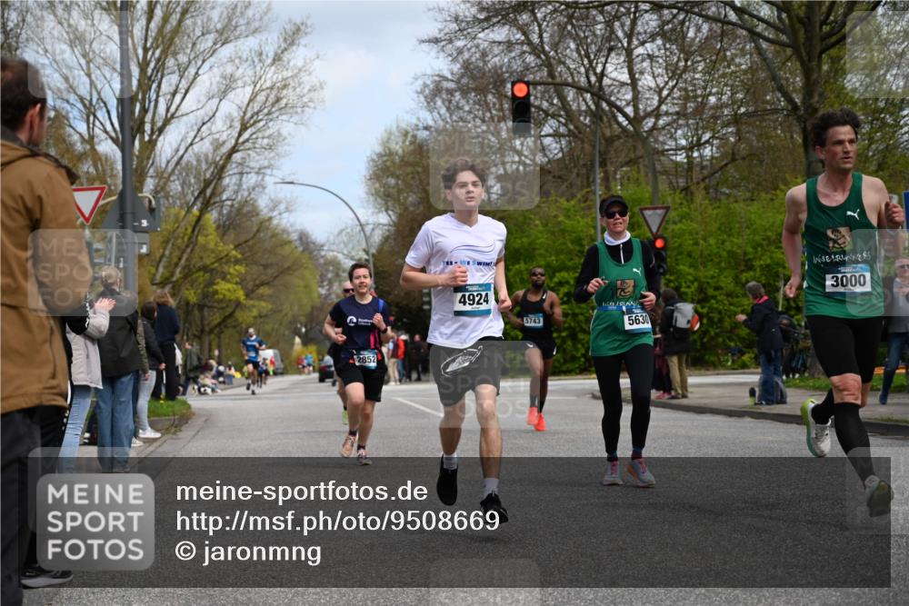 12.04.2026 - 45. Internationalen Wilhelmsburger Insellauf J. Mangold http://msf.ph/oto/9508669 12.04.2026 12:54:10 Ziel 5787, 3254, 5788, 3000, 4823, 5743, 4924, 5630, 5858, 3661, 2852, 3661, 2852, 2085, 5016, 3157, 5283, 3163, 4472 meine-sportfotos.de