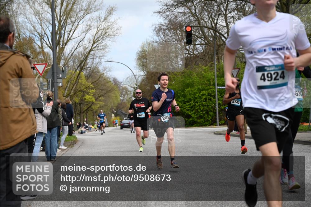 12.04.2026 - 45. Internationalen Wilhelmsburger Insellauf J. Mangold http://msf.ph/oto/9508673 12.04.2026 12:54:11 Ziel 5787, 3254, 5788, 3000, 4823, 5743, 4924, 5630, 5858, 3661, 2852, 2085, 2085, 5016, 3157, 5283, 3163, 4472, 5478 meine-sportfotos.de