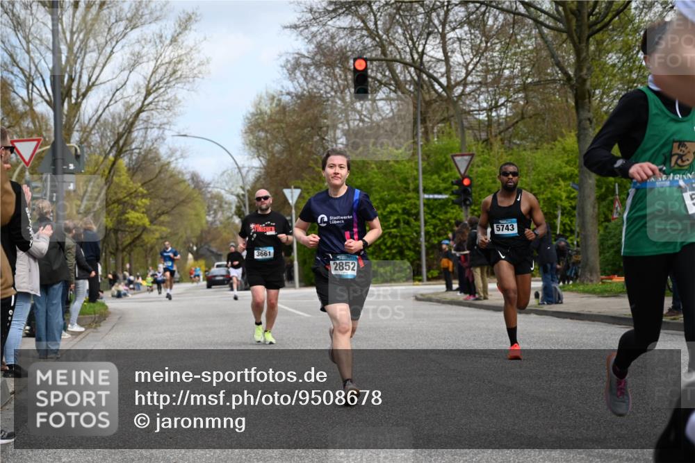12.04.2026 - 45. Internationalen Wilhelmsburger Insellauf J. Mangold http://msf.ph/oto/9508678 12.04.2026 12:54:11 Ziel 5787, 3254, 5788, 3000, 4823, 5743, 4924, 5630, 5858, 3661, 2852, 2085, 2085, 5016, 3157, 5283, 3163, 4472, 5478 meine-sportfotos.de