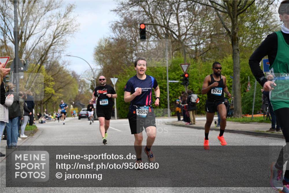 12.04.2026 - 45. Internationalen Wilhelmsburger Insellauf J. Mangold http://msf.ph/oto/9508680 12.04.2026 12:54:12 Ziel 3254, 5788, 3000, 4823, 5743, 4924, 5630, 5858, 3661, 2852, 2085, 5016, 3157, 5283, 3163, 4472, 5478 meine-sportfotos.de