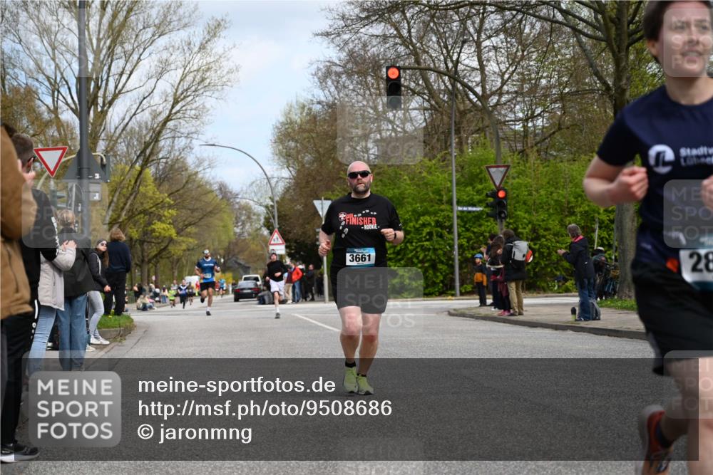 12.04.2026 - 45. Internationalen Wilhelmsburger Insellauf J. Mangold http://msf.ph/oto/9508686 12.04.2026 12:54:13 Ziel 3254, 5788, 3000, 4823, 5743, 4924, 5630, 5858, 3661, 2852, 2085, 5016, 3157, 5283, 3163, 4472, 5478 meine-sportfotos.de