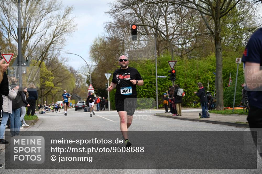 12.04.2026 - 45. Internationalen Wilhelmsburger Insellauf J. Mangold http://msf.ph/oto/9508688 12.04.2026 12:54:13 Ziel 3254, 5788, 3000, 4823, 5743, 4924, 5630, 5858, 3661, 2852, 2085, 5016, 3157, 5283, 3163, 4472, 5478 meine-sportfotos.de