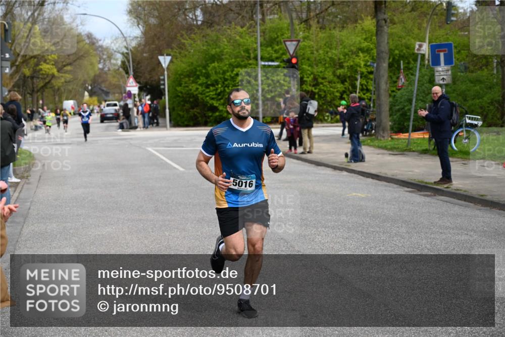12.04.2026 - 45. Internationalen Wilhelmsburger Insellauf J. Mangold http://msf.ph/oto/9508701 12.04.2026 12:54:21 Ziel 3000, 4823, 5743, 4924, 5630, 5858, 3661, 2852, 2085, 5016, 3157, 5283, 3163, 4472, 5478, 5513, 5296 meine-sportfotos.de