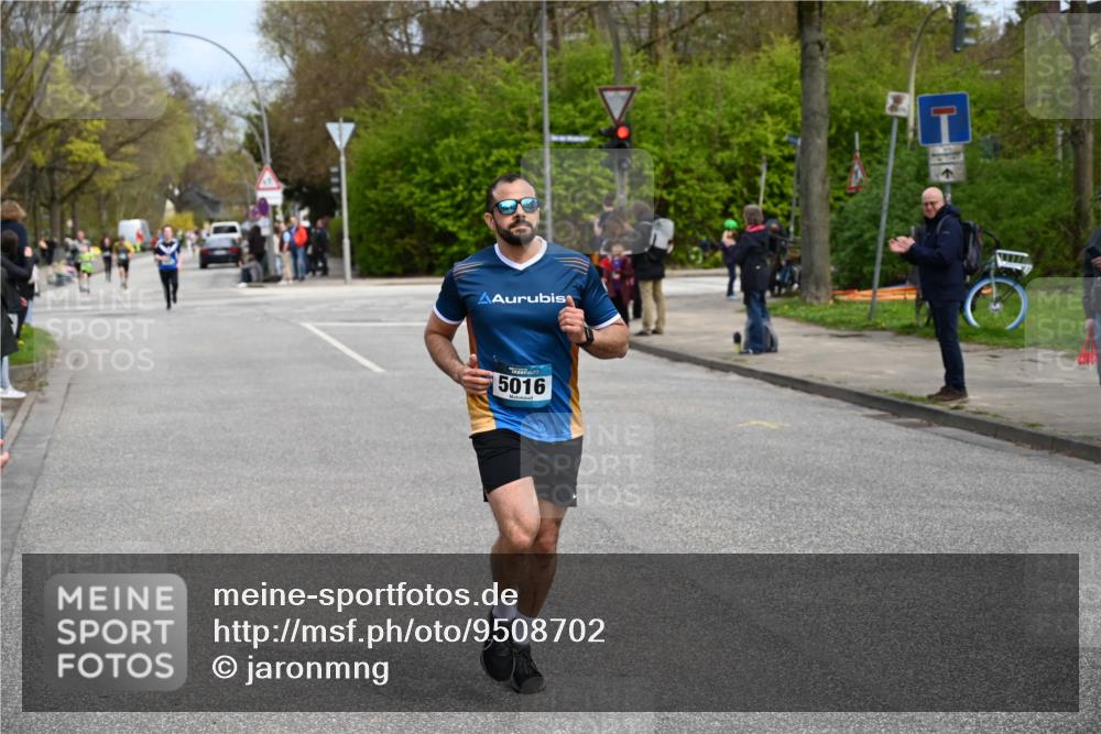 12.04.2026 - 45. Internationalen Wilhelmsburger Insellauf J. Mangold http://msf.ph/oto/9508702 12.04.2026 12:54:21 Ziel 3000, 4823, 5743, 4924, 5630, 5858, 3661, 2852, 2085, 5016, 3157, 5283, 3163, 4472, 5478, 5513, 5296 meine-sportfotos.de