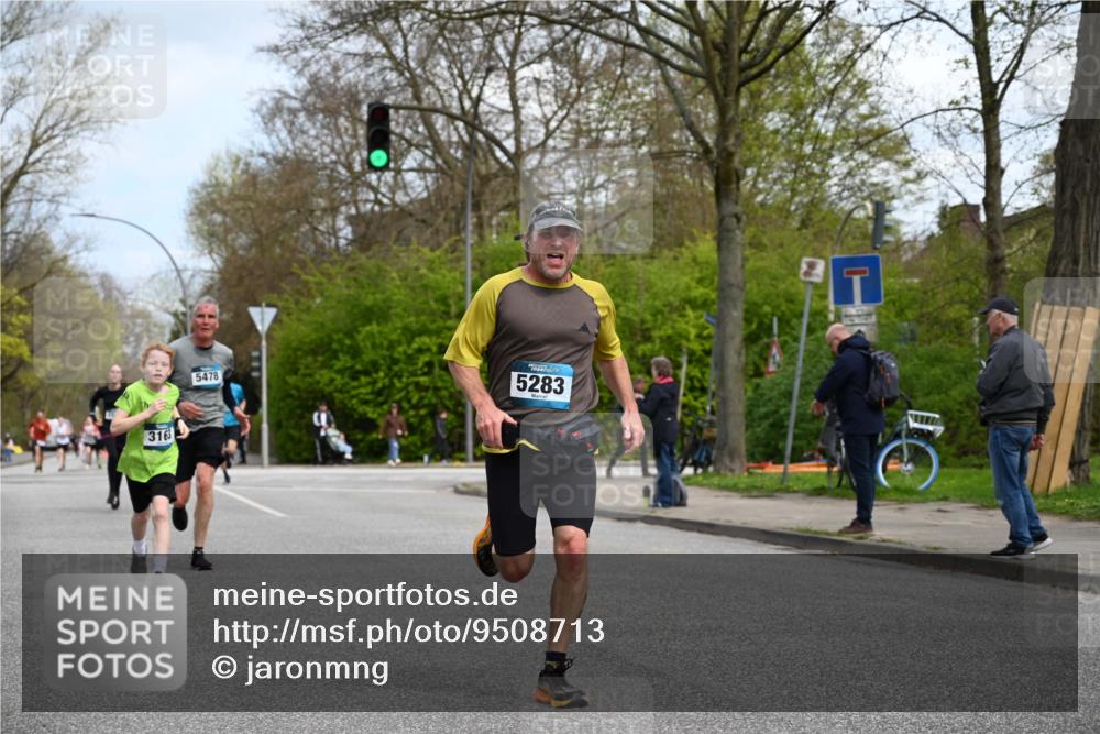 12.04.2026 - 45. Internationalen Wilhelmsburger Insellauf J. Mangold http://msf.ph/oto/9508713 12.04.2026 12:54:36 Ziel 2085, 5016, 3157, 5283, 3163, 4472, 5478, 5513, 5296, 4570, 3302, 2235, 3899, 3899, 3300, 5213, 3411, 4041, 5086, 5087, 4079, 4678 meine-sportfotos.de