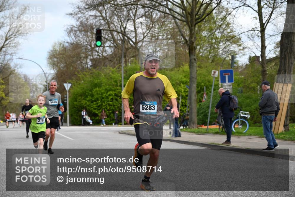 12.04.2026 - 45. Internationalen Wilhelmsburger Insellauf J. Mangold http://msf.ph/oto/9508714 12.04.2026 12:54:36 Ziel 2085, 5016, 3157, 5283, 3163, 4472, 5478, 5513, 5296, 4570, 3302, 2235, 3899, 3899, 3300, 5213, 3411, 4041, 5086, 5087, 4079, 4678 meine-sportfotos.de