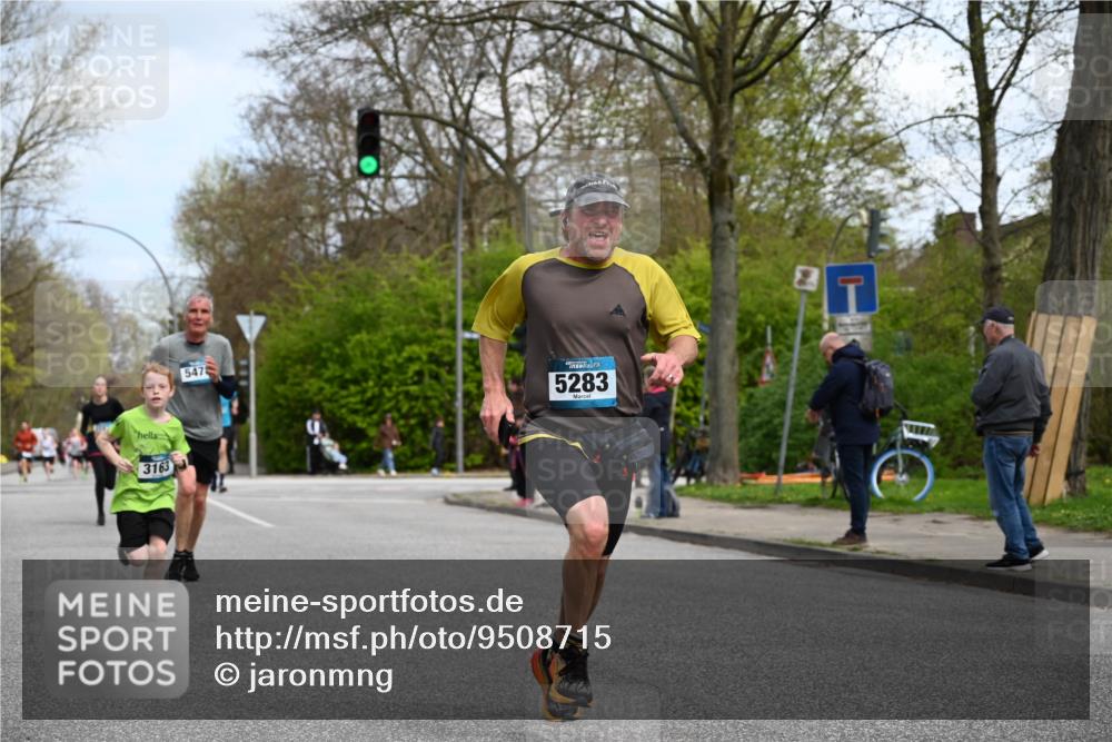 12.04.2026 - 45. Internationalen Wilhelmsburger Insellauf J. Mangold http://msf.ph/oto/9508715 12.04.2026 12:54:36 Ziel 2085, 5016, 3157, 5283, 3163, 4472, 5478, 5513, 5296, 4570, 3302, 2235, 3899, 3899, 3300, 5213, 3411, 4041, 5086, 5087, 4079, 4678 meine-sportfotos.de