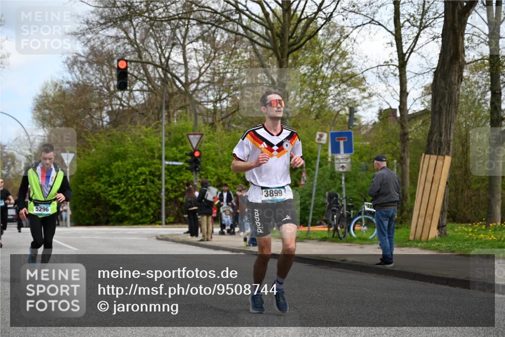 12.04.2026 - 45. Internationalen Wilhelmsburger Insellauf J. Mangold http://msf.ph/oto/9508744 12.04.2026 12:54:58 Ziel 3163, 4472, 5478, 5513, 5296, 4570, 3302, 2235, 3899, 3300, 5213, 3411, 4041, 5086, 5087, 4079, 4678, 3177, 5119, 2737, 2820 meine-sportfotos.de