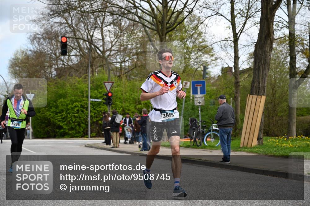 12.04.2026 - 45. Internationalen Wilhelmsburger Insellauf J. Mangold http://msf.ph/oto/9508745 12.04.2026 12:54:58 Ziel 3163, 4472, 5478, 5513, 5296, 4570, 3302, 2235, 3899, 3300, 5213, 3411, 4041, 5086, 5087, 4079, 4678, 3177, 5119, 2737, 2820 meine-sportfotos.de