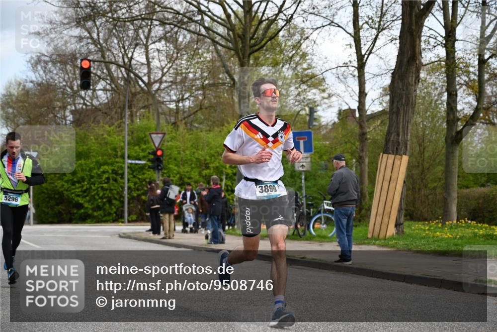 12.04.2026 - 45. Internationalen Wilhelmsburger Insellauf J. Mangold http://msf.ph/oto/9508746 12.04.2026 12:54:58 Ziel 3163, 4472, 5478, 5513, 5296, 4570, 3302, 2235, 3899, 3300, 5213, 3411, 4041, 5086, 5087, 4079, 4678, 3177, 5119, 2737, 2820 meine-sportfotos.de