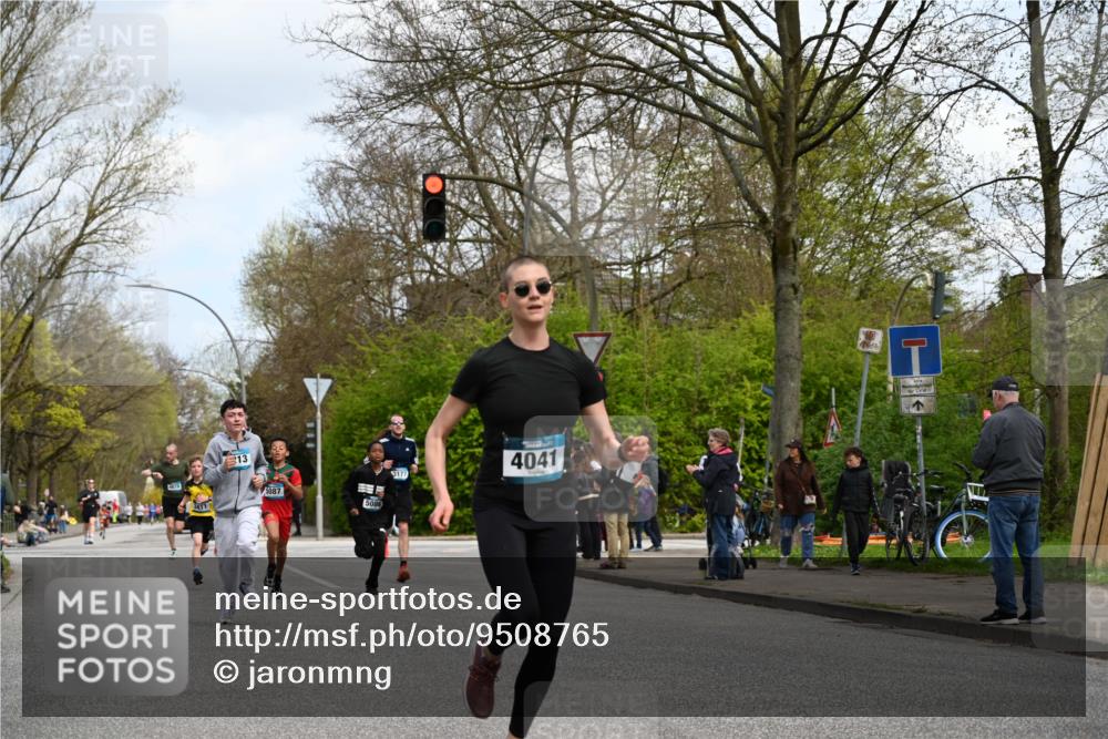 12.04.2026 - 45. Internationalen Wilhelmsburger Insellauf J. Mangold http://msf.ph/oto/9508765 12.04.2026 12:55:02 Ziel 5513, 5296, 4570, 3302, 2235, 3899, 3300, 5213, 3411, 4041, 5086, 5087, 4079, 4678, 3177, 5119, 2737, 2820, 5109, 5361, 4811 meine-sportfotos.de