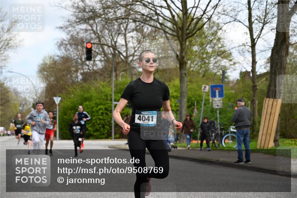 12.04.2026 - 45. Internationalen Wilhelmsburger Insellauf J. Mangold http://msf.ph/oto/9508769 12.04.2026 12:55:03 Ziel 5513, 5296, 4570, 3302, 2235, 3899, 3300, 5213, 3411, 4041, 5086, 5087, 4079, 4678, 3177, 5119, 2737, 2820, 5109, 5361, 4811 meine-sportfotos.de