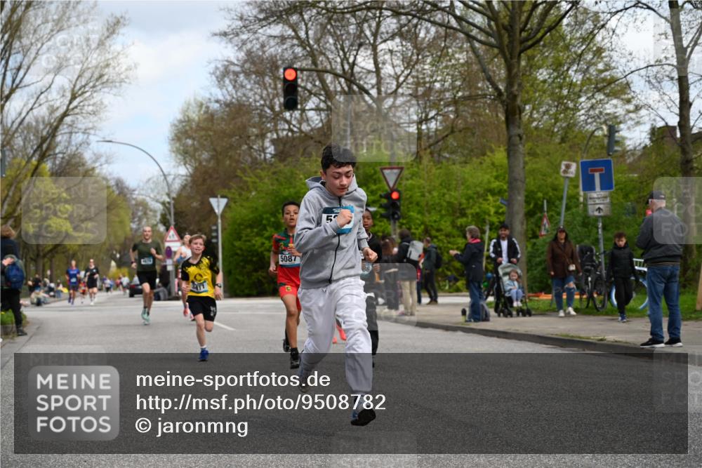 12.04.2026 - 45. Internationalen Wilhelmsburger Insellauf J. Mangold http://msf.ph/oto/9508782 12.04.2026 12:55:04 Ziel 5513, 5296, 4570, 3302, 2235, 3899, 3300, 5213, 3411, 4041, 5086, 5087, 4079, 4678, 3177, 5119, 2737, 2820, 5109, 5361, 4811 meine-sportfotos.de