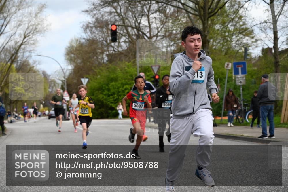 12.04.2026 - 45. Internationalen Wilhelmsburger Insellauf J. Mangold http://msf.ph/oto/9508788 12.04.2026 12:55:05 Ziel 5513, 5296, 4570, 3302, 2235, 3899, 3300, 5213, 3411, 4041, 5086, 5087, 4079, 4678, 3177, 5119, 2737, 2820, 5109, 5361, 4811, 4728 meine-sportfotos.de
