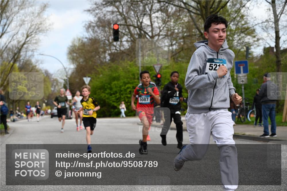12.04.2026 - 45. Internationalen Wilhelmsburger Insellauf J. Mangold http://msf.ph/oto/9508789 12.04.2026 12:55:05 Ziel 5513, 5296, 4570, 3302, 2235, 3899, 3300, 5213, 3411, 4041, 5086, 5087, 4079, 4678, 3177, 5119, 2737, 2820, 5109, 5361, 4811, 4728 meine-sportfotos.de