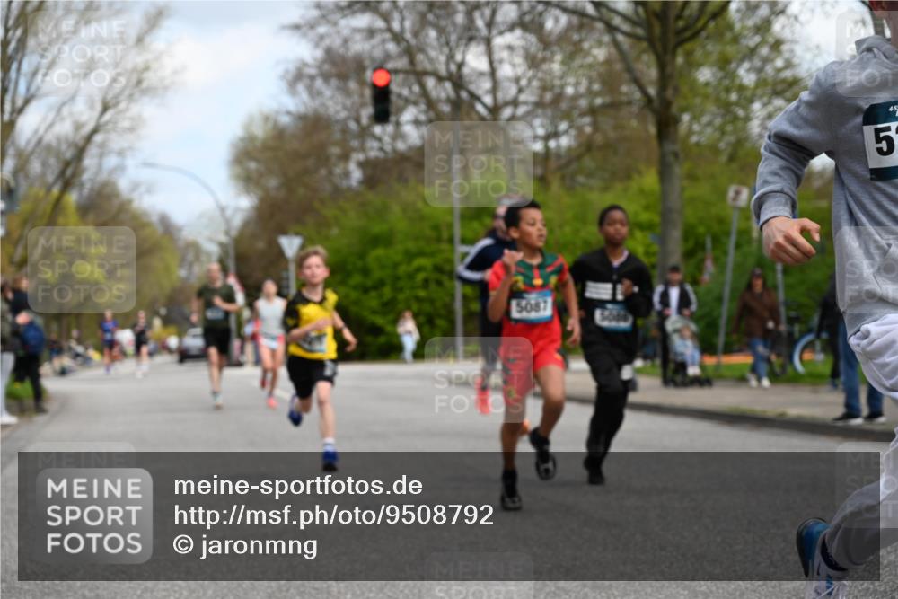 12.04.2026 - 45. Internationalen Wilhelmsburger Insellauf J. Mangold http://msf.ph/oto/9508792 12.04.2026 12:55:05 Ziel 5513, 5296, 4570, 3302, 2235, 3899, 3300, 5213, 3411, 4041, 5086, 5087, 4079, 4678, 3177, 5119, 2737, 2820, 5109, 5361, 4811, 4728 meine-sportfotos.de