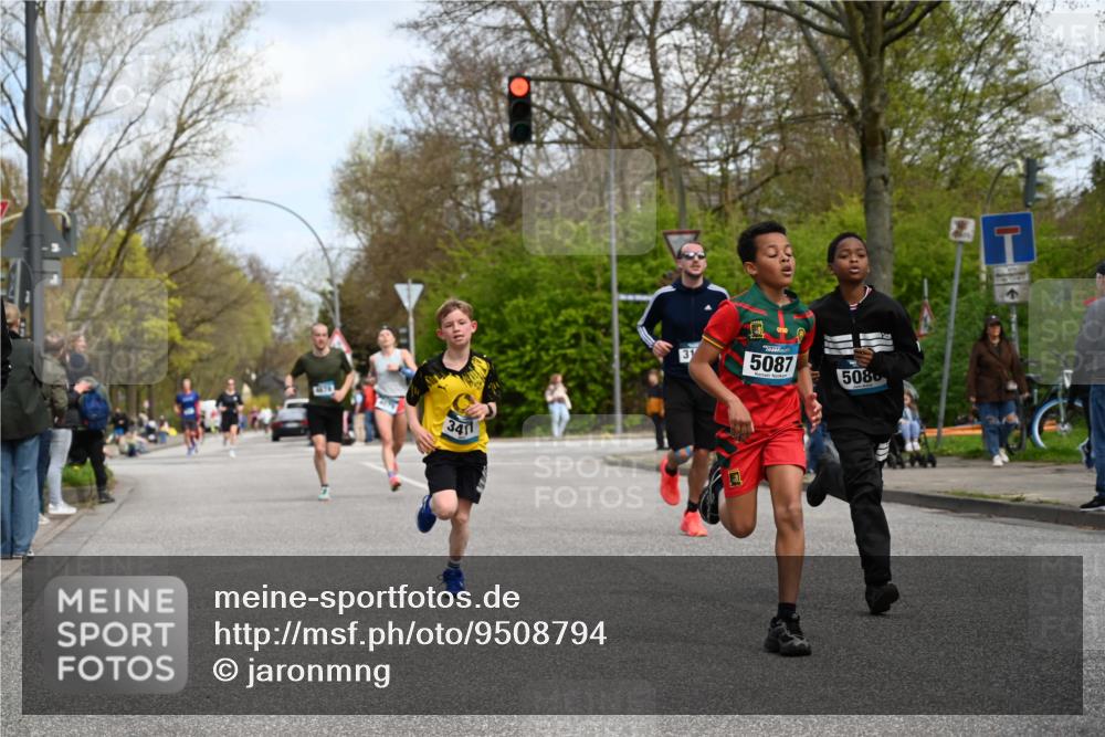 12.04.2026 - 45. Internationalen Wilhelmsburger Insellauf J. Mangold http://msf.ph/oto/9508794 12.04.2026 12:55:05 Ziel 5513, 5296, 4570, 3302, 2235, 3899, 3300, 5213, 3411, 4041, 5086, 5087, 4079, 4678, 3177, 5119, 2737, 2820, 5109, 5361, 4811, 4728 meine-sportfotos.de