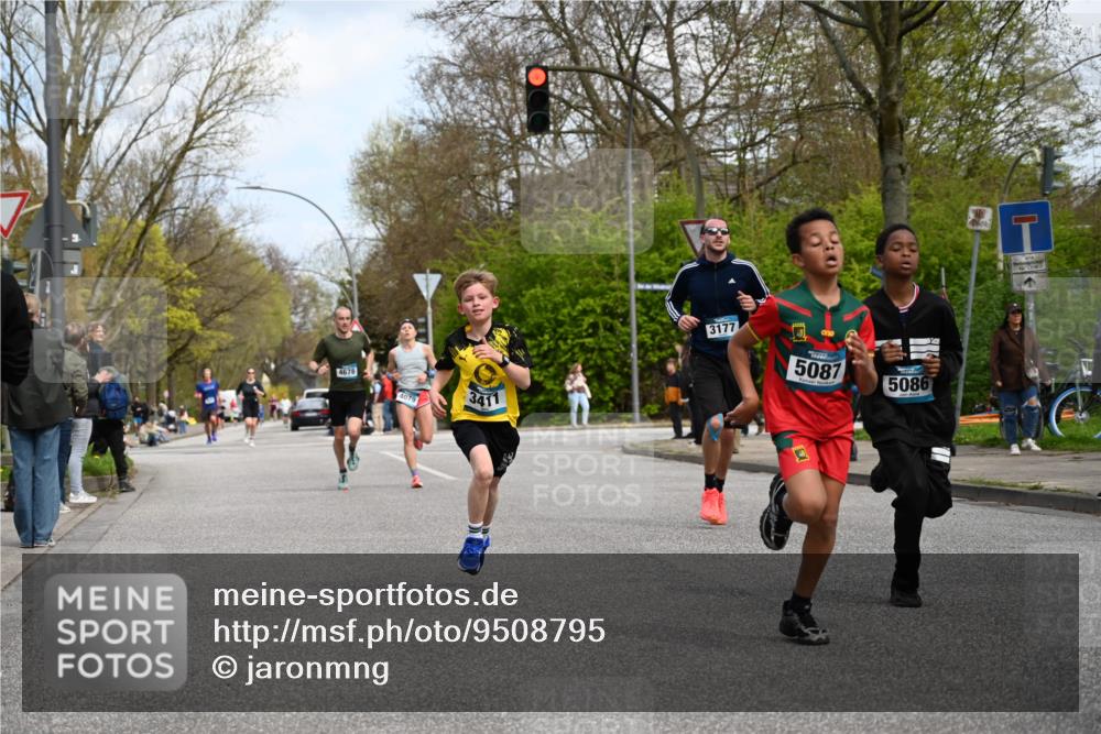 12.04.2026 - 45. Internationalen Wilhelmsburger Insellauf J. Mangold http://msf.ph/oto/9508795 12.04.2026 12:55:05 Ziel 5513, 5296, 4570, 3302, 2235, 3899, 3300, 5213, 3411, 4041, 5086, 5087, 4079, 4678, 3177, 5119, 2737, 2820, 5109, 5361, 4811, 4728 meine-sportfotos.de