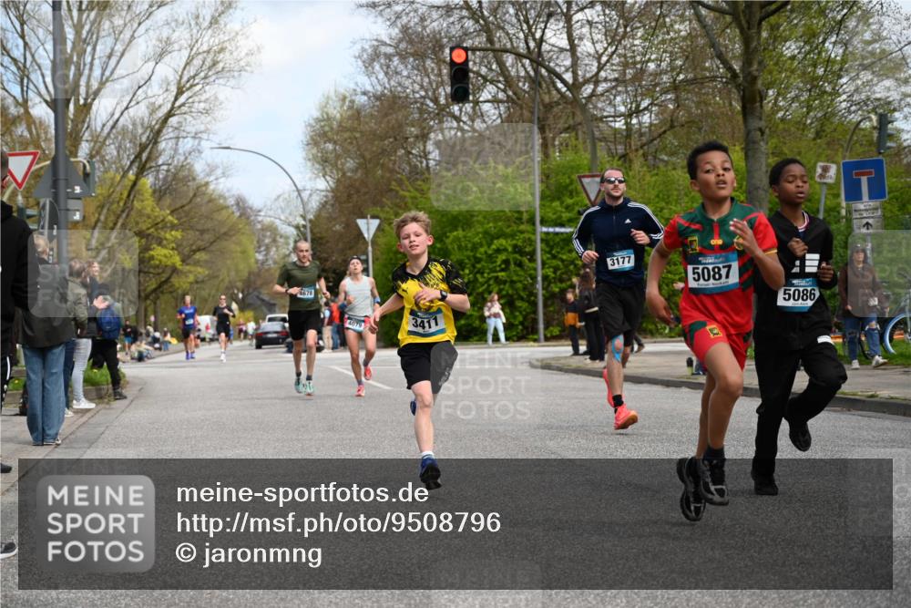 12.04.2026 - 45. Internationalen Wilhelmsburger Insellauf J. Mangold http://msf.ph/oto/9508796 12.04.2026 12:55:05 Ziel 5513, 5296, 4570, 3302, 2235, 3899, 3300, 5213, 3411, 4041, 5086, 5087, 4079, 4678, 3177, 5119, 2737, 2820, 5109, 5361, 4811, 4728 meine-sportfotos.de