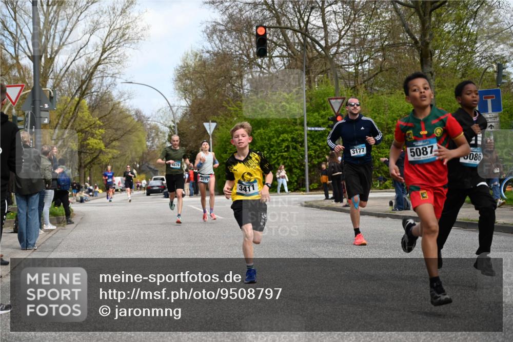 12.04.2026 - 45. Internationalen Wilhelmsburger Insellauf J. Mangold http://msf.ph/oto/9508797 12.04.2026 12:55:05 Ziel 5513, 5296, 4570, 3302, 2235, 3899, 3300, 5213, 3411, 4041, 5086, 5087, 4079, 4678, 3177, 5119, 2737, 2820, 5109, 5361, 4811, 4728 meine-sportfotos.de
