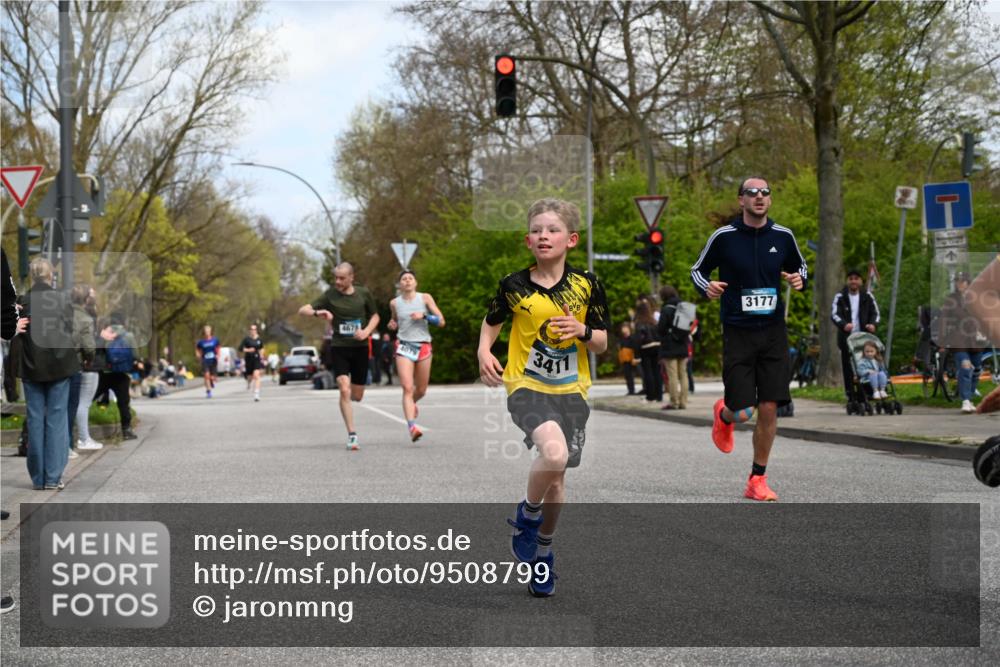 12.04.2026 - 45. Internationalen Wilhelmsburger Insellauf J. Mangold http://msf.ph/oto/9508799 12.04.2026 12:55:06 Ziel 5513, 5296, 4570, 3302, 2235, 3899, 3300, 5213, 3411, 4041, 5086, 5087, 4079, 4678, 3177, 5119, 2737, 2820, 5109, 5361, 4811, 4728 meine-sportfotos.de