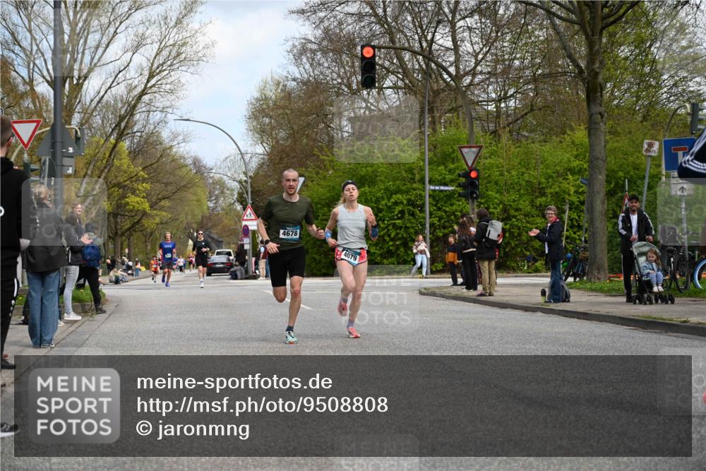 12.04.2026 - 45. Internationalen Wilhelmsburger Insellauf J. Mangold http://msf.ph/oto/9508808 12.04.2026 12:55:07 Ziel 5296, 4570, 3302, 2235, 3899, 3300, 5213, 3411, 4041, 5086, 5087, 4079, 4678, 3177, 5119, 2737, 2820, 5109, 5361, 4811, 4728 meine-sportfotos.de