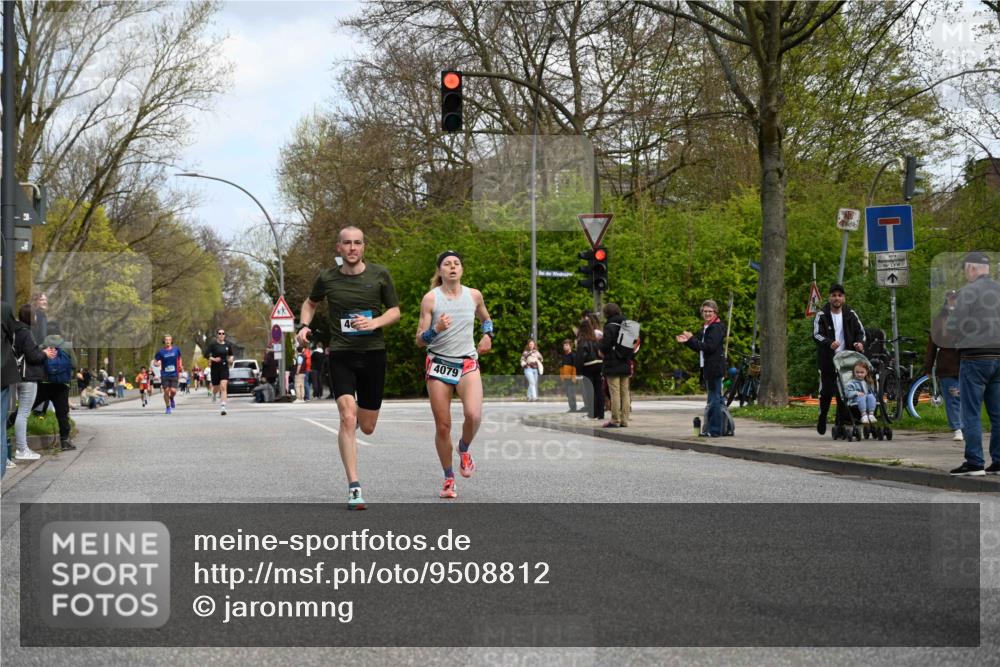 12.04.2026 - 45. Internationalen Wilhelmsburger Insellauf J. Mangold http://msf.ph/oto/9508812 12.04.2026 12:55:07 Ziel 5296, 4570, 3302, 2235, 3899, 3300, 5213, 3411, 4041, 5086, 5087, 4079, 4678, 3177, 5119, 2737, 2820, 5109, 5361, 4811, 4728 meine-sportfotos.de