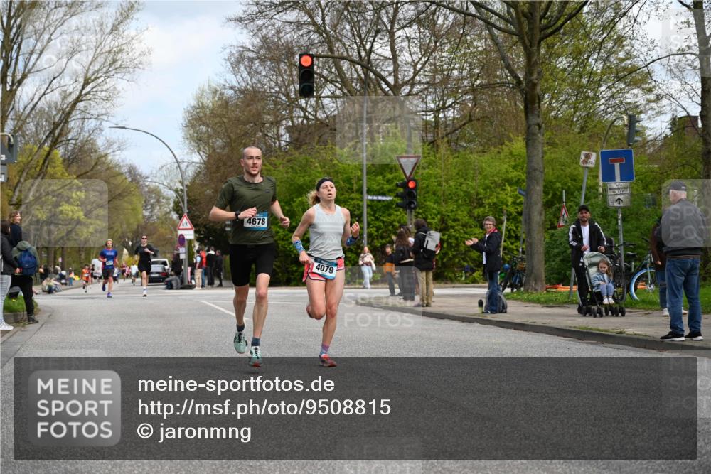 12.04.2026 - 45. Internationalen Wilhelmsburger Insellauf J. Mangold http://msf.ph/oto/9508815 12.04.2026 12:55:07 Ziel 5296, 4570, 3302, 2235, 3899, 3300, 5213, 3411, 4041, 5086, 5087, 4079, 4678, 3177, 5119, 2737, 2820, 5109, 5361, 4811, 4728 meine-sportfotos.de