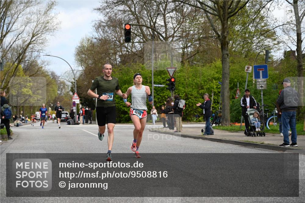 12.04.2026 - 45. Internationalen Wilhelmsburger Insellauf J. Mangold http://msf.ph/oto/9508816 12.04.2026 12:55:08 Ziel 5296, 4570, 3302, 2235, 3899, 3300, 5213, 3411, 4041, 5086, 5087, 4079, 4678, 3177, 5119, 2737, 2820, 5109, 5361, 4811, 4728, 3315, 5463 meine-sportfotos.de