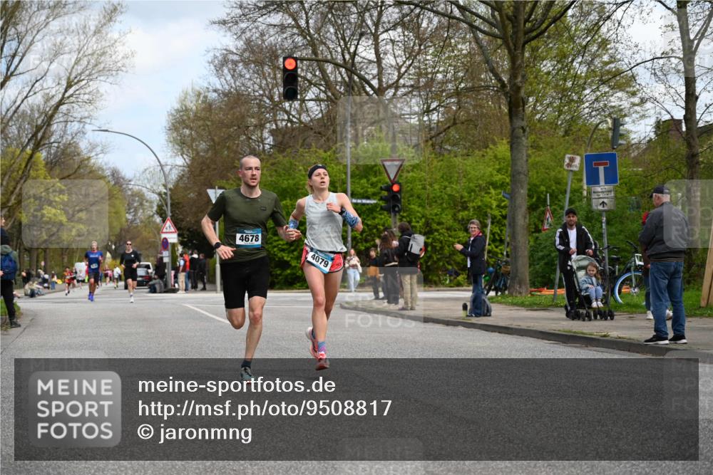 12.04.2026 - 45. Internationalen Wilhelmsburger Insellauf J. Mangold http://msf.ph/oto/9508817 12.04.2026 12:55:08 Ziel 5296, 4570, 3302, 2235, 3899, 3300, 5213, 3411, 4041, 5086, 5087, 4079, 4678, 3177, 5119, 2737, 2820, 5109, 5361, 4811, 4728, 3315, 5463 meine-sportfotos.de