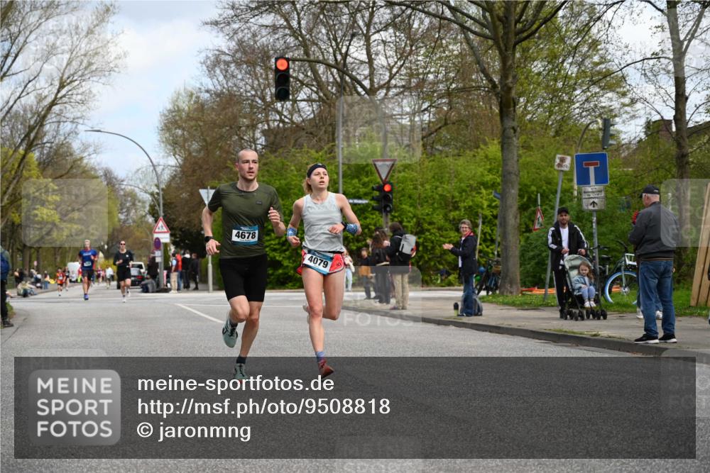 12.04.2026 - 45. Internationalen Wilhelmsburger Insellauf J. Mangold http://msf.ph/oto/9508818 12.04.2026 12:55:08 Ziel 5296, 4570, 3302, 2235, 3899, 3300, 5213, 3411, 4041, 5086, 5087, 4079, 4678, 3177, 5119, 2737, 2820, 5109, 5361, 4811, 4728, 3315, 5463 meine-sportfotos.de