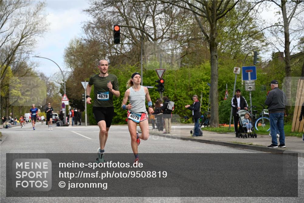 12.04.2026 - 45. Internationalen Wilhelmsburger Insellauf J. Mangold http://msf.ph/oto/9508819 12.04.2026 12:55:08 Ziel 5296, 4570, 3302, 2235, 3899, 3300, 5213, 3411, 4041, 5086, 5087, 4079, 4678, 3177, 5119, 2737, 2820, 5109, 5361, 4811, 4728, 3315, 5463 meine-sportfotos.de