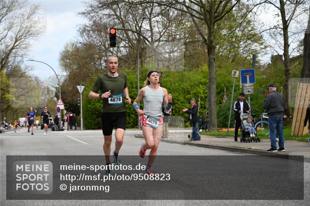 12.04.2026 - 45. Internationalen Wilhelmsburger Insellauf J. Mangold http://msf.ph/oto/9508823 12.04.2026 12:55:08 Ziel 5296, 4570, 3302, 2235, 3899, 3300, 5213, 3411, 4041, 5086, 5087, 4079, 4678, 3177, 5119, 2737, 2820, 5109, 5361, 4811, 4728, 3315, 5463 meine-sportfotos.de