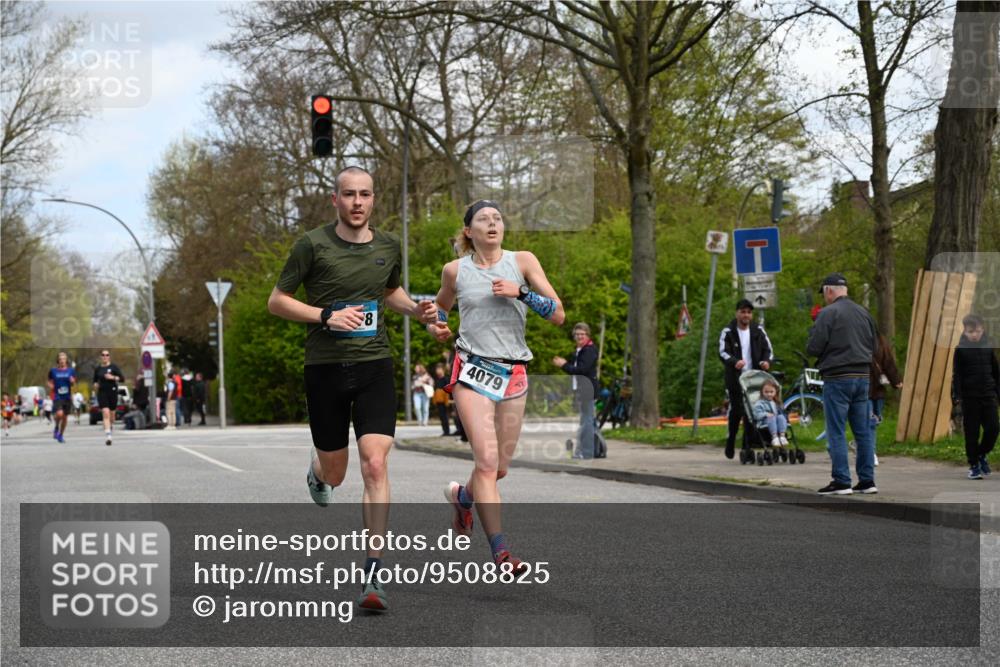 12.04.2026 - 45. Internationalen Wilhelmsburger Insellauf J. Mangold http://msf.ph/oto/9508825 12.04.2026 12:55:08 Ziel 5296, 4570, 3302, 2235, 3899, 3300, 5213, 3411, 4041, 5086, 5087, 4079, 4678, 3177, 5119, 2737, 2820, 5109, 5361, 4811, 4728, 3315, 5463 meine-sportfotos.de