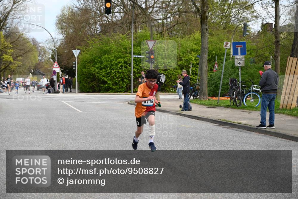 12.04.2026 - 45. Internationalen Wilhelmsburger Insellauf J. Mangold http://msf.ph/oto/9508827 12.04.2026 12:55:23 Ziel 4079, 4678, 3177, 5119, 2737, 2820, 5109, 5361, 4811, 4728, 3315, 5463, 4459, 4459, 5817, 5321, 4311, 2017, 2074, 5780, 5857, 2937, 5113 meine-sportfotos.de