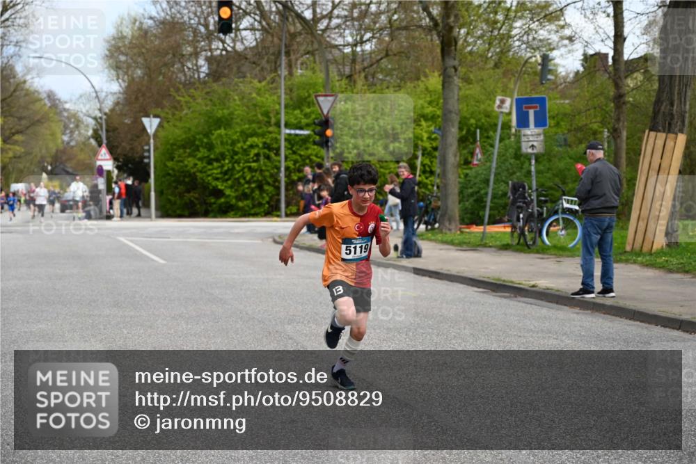 12.04.2026 - 45. Internationalen Wilhelmsburger Insellauf J. Mangold http://msf.ph/oto/9508829 12.04.2026 12:55:23 Ziel 4079, 4678, 3177, 5119, 2737, 2820, 5109, 5361, 4811, 4728, 3315, 5463, 4459, 4459, 5817, 5321, 4311, 2017, 2074, 5780, 5857, 2937, 5113 meine-sportfotos.de