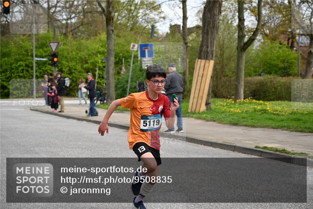 12.04.2026 - 45. Internationalen Wilhelmsburger Insellauf J. Mangold http://msf.ph/oto/9508835 12.04.2026 12:55:23 Ziel 4079, 4678, 3177, 5119, 2737, 2820, 5109, 5361, 4811, 4728, 3315, 5463, 4459, 4459, 5817, 5321, 4311, 2017, 2074, 5780, 5857, 2937, 5113 meine-sportfotos.de