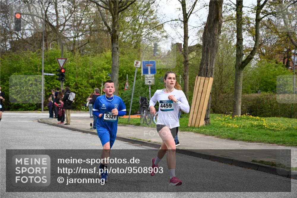 12.04.2026 - 45. Internationalen Wilhelmsburger Insellauf J. Mangold http://msf.ph/oto/9508903 12.04.2026 12:55:42 Ziel 5109, 5361, 4811, 4728, 3315, 5463, 4459, 5817, 5321, 4311, 2017, 2074, 5780, 2017, 2074, 5780, 5857, 2937, 5113, 5118, 3404, 2344, 5114, 5255, 5255, 4269, 3627, 5133, 5680, 4545, 5101 meine-sportfotos.de