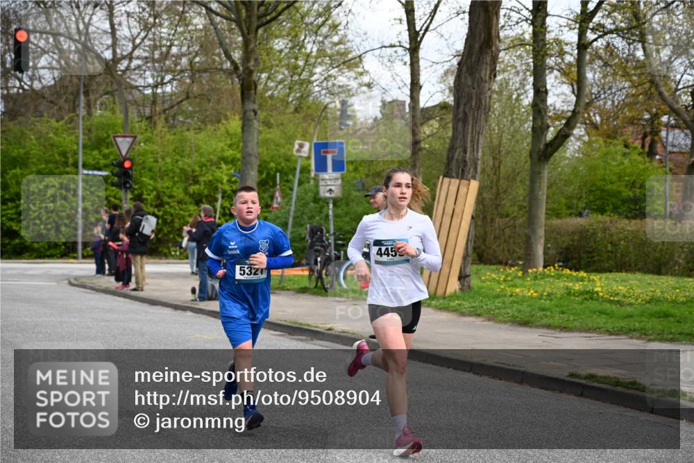 12.04.2026 - 45. Internationalen Wilhelmsburger Insellauf J. Mangold http://msf.ph/oto/9508904 12.04.2026 12:55:42 Ziel 5109, 5361, 4811, 4728, 3315, 5463, 4459, 5817, 5321, 4311, 2017, 2074, 5780, 2017, 2074, 5780, 5857, 2937, 5113, 5118, 3404, 2344, 5114, 5255, 5255, 4269, 3627, 5133, 5680, 4545, 5101 meine-sportfotos.de